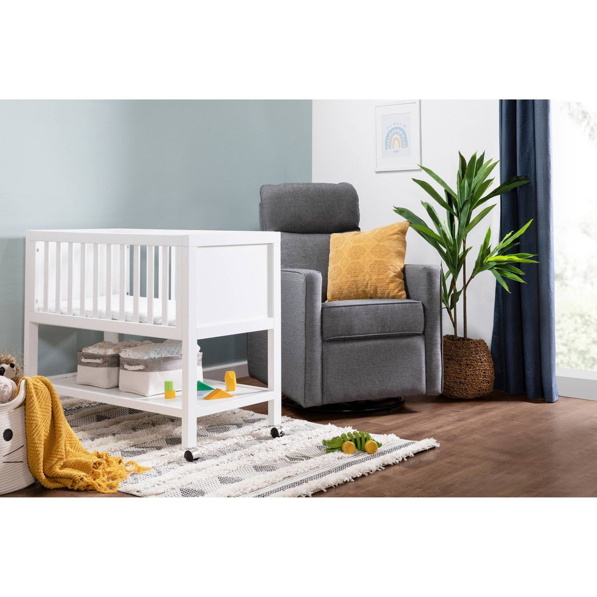 White Portable Bassinet O423