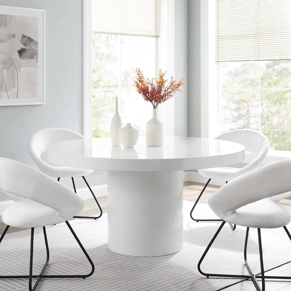 Round Dining Table in White T890312