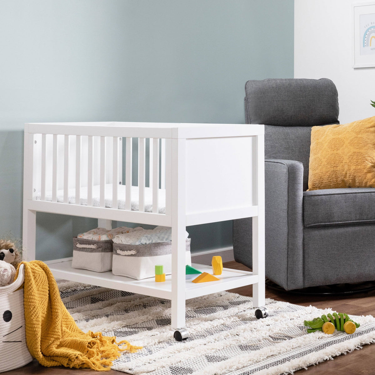 White Portable Bassinet O423