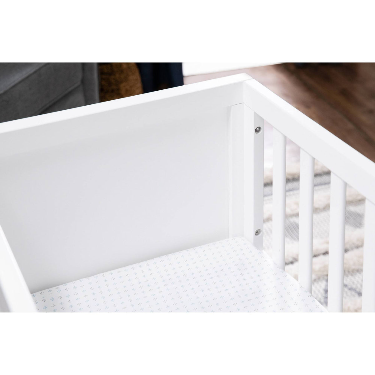 White Portable Bassinet O423