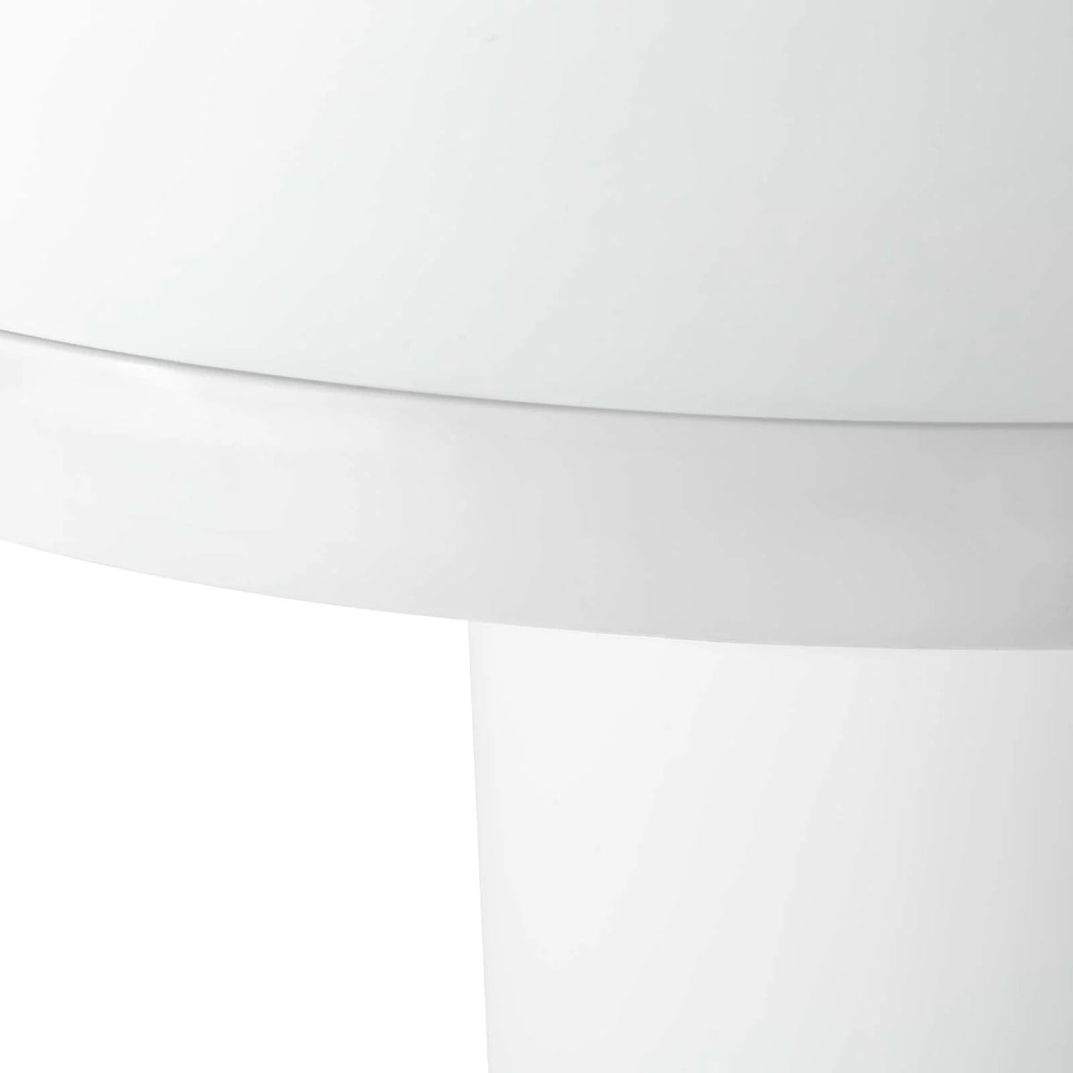 Round Dining Table in White T890312