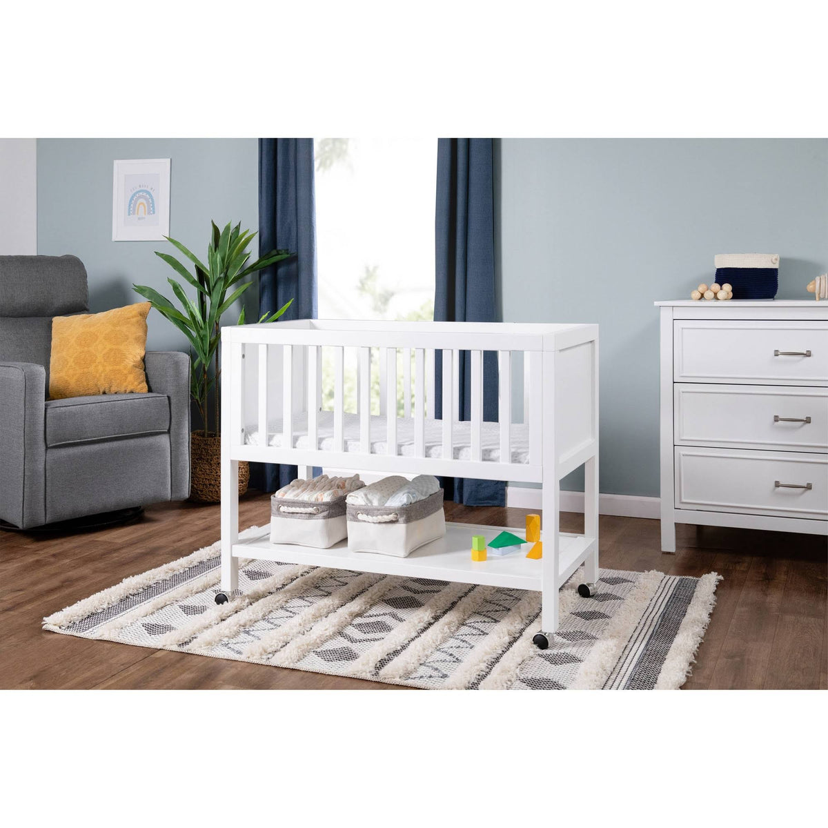 White Portable Bassinet O423